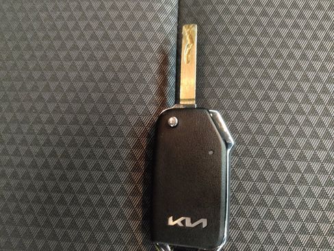 Used 2025 Kia Soul LX w/ LX Technology Package FWD image 32