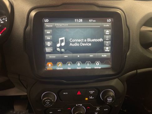 Used 2023 Jeep Renegade Latitude image 13