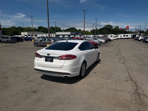 Used 2018 Ford Fusion SE FWD image 3