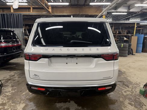 Used 2022 Jeep Wagoneer Series III w/ Premium Group I image 5
