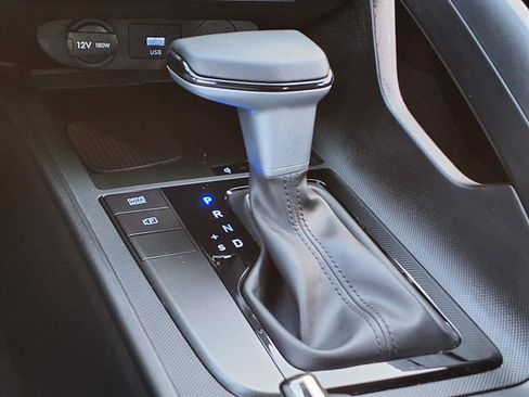 Certified 2025 Hyundai Elantra Sport image 12