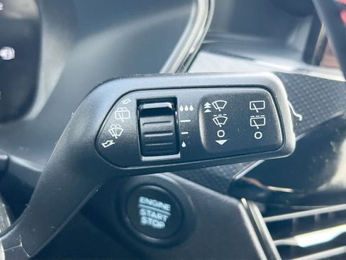Used 2023 Ford Escape ST-Line AWD/4WD image 25
