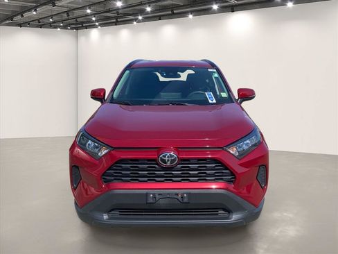 Used 2019 Toyota RAV4 LE w/ Carpet Mat Package AWD/4WD image 2