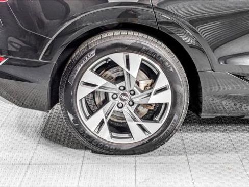 Used 2021 Audi e-tron Premium w/ Towing Package image 36