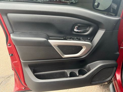 Used 2018 Nissan Titan SV w/ SV Convenience Package image 15