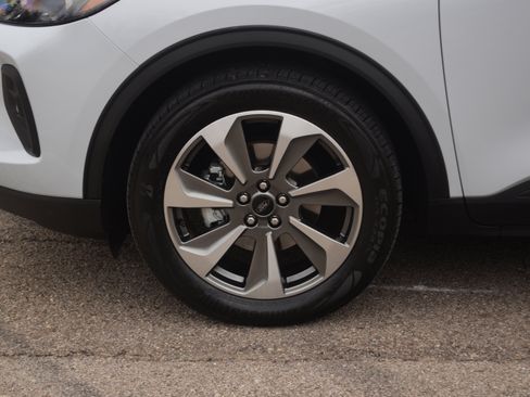 Used 2025 Ford Escape Platinum w/ Premium Technology Package image 28