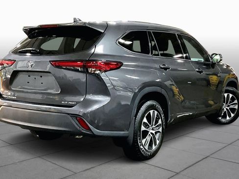 Used 2021 Toyota Highlander XLE image 13