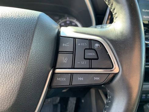 Used 2022 Toyota Highlander XLE image 27