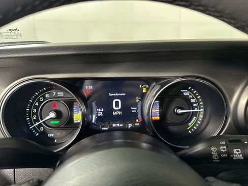 Used 2023 Jeep Wrangler Unlimited w/ Sun & Screen Package image 17