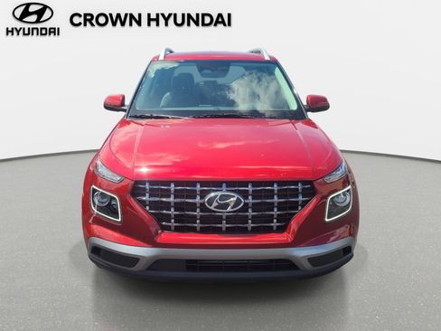 Used 2025 Hyundai Venue Limited FWD image 2