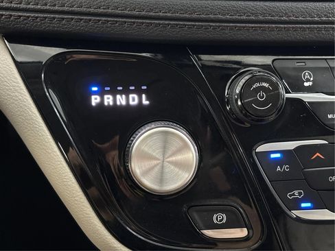Used 2018 Chrysler Pacifica Limited FWD image 46