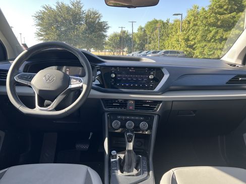 Used 2023 Volkswagen Taos SE w/ Panoramic Sunroof Package FWD image 25