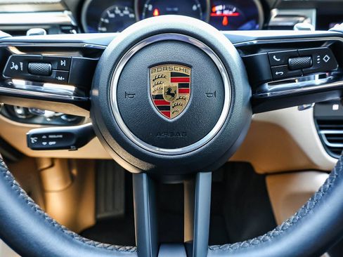 Used 2022 Porsche Macan w/ Premium Package Plus AWD/4WD image 25