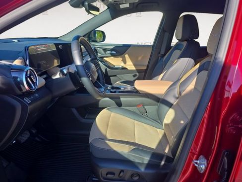 Used 2025 Chevrolet Equinox ACTIV w/ Safety and Technology Package FWD image 9