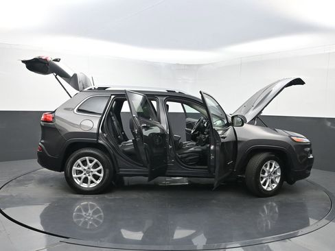 Used 2018 Jeep Cherokee Latitude Plus image 31