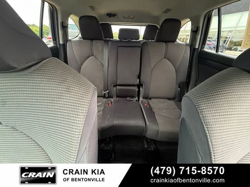Used 2022 Toyota Highlander LE AWD/4WD image 30