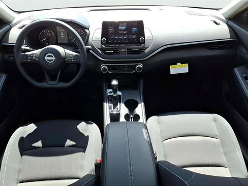 Used 2025 Nissan Altima 2.5 S image 12