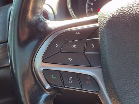 Used 2020 Jeep Grand Cherokee Laredo AWD/4WD image 20