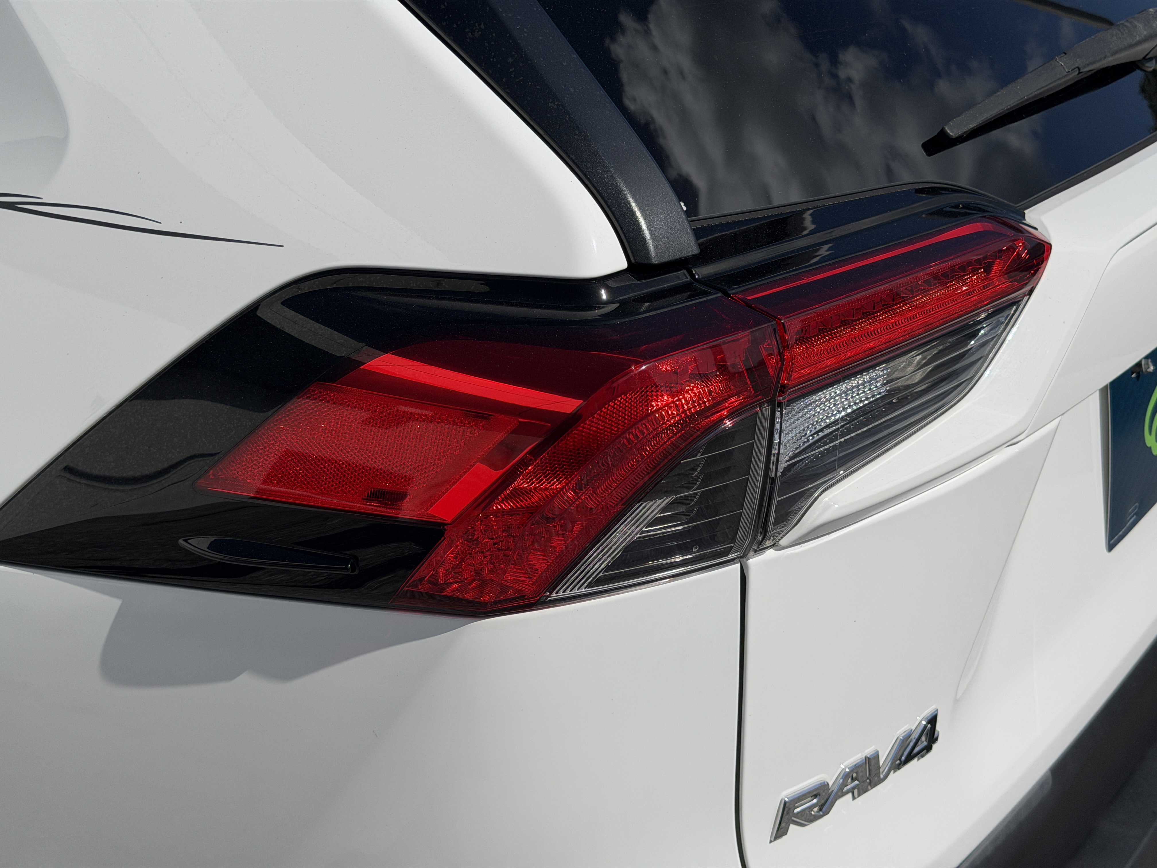 Used 2019 Toyota RAV4 LE FWD image 10