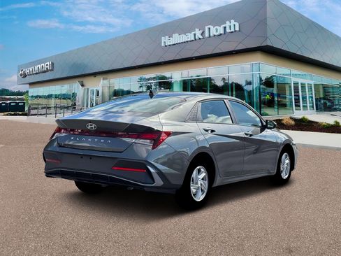 New 2026 Hyundai Elantra SE FWD image 7