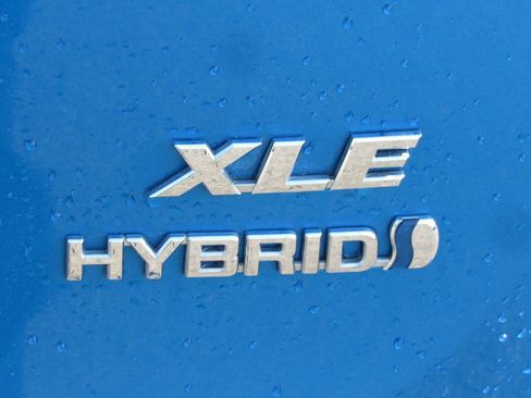 Used 2017 Toyota RAV4 XLE w/ Convenience Package AWD/4WD image 8