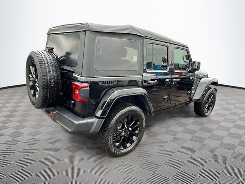 Used 2023 Jeep Wrangler Unlimited Sahara AWD/4WD image 6