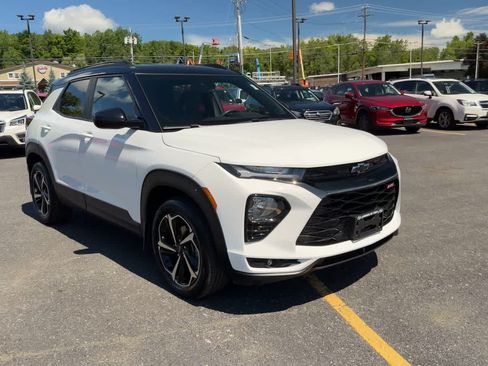 Used 2023 Chevrolet TrailBlazer RS w/ Sun and Liftgate Package AWD/4WD image 2