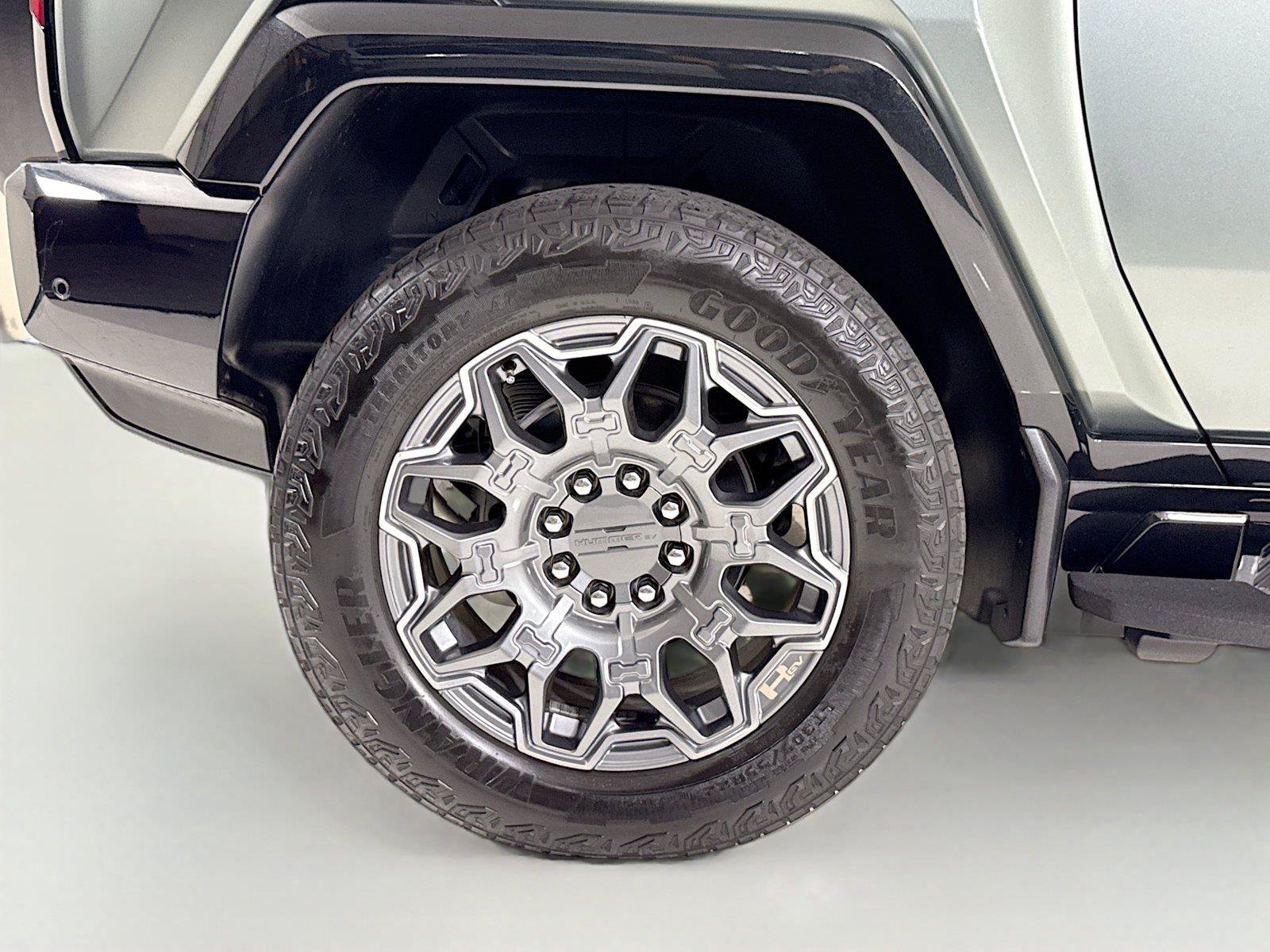 Used 2024 GMC Hummer EV 3X AWD/4WD image 38