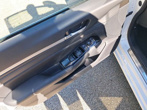 New 2025 Nissan Altima 2.5 SL image 12