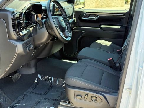 Used 2024 Chevrolet Silverado 1500 LT AWD/4WD image 6