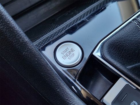 Used 2024 Volkswagen Taos SE image 23