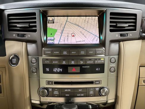 Used 2011 Lexus LX 570 4WD w/ Luxury Pkg image 22