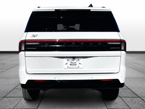 New 2025 Lincoln Navigator L Reserve w/ Jet Appearance Package AWD/4WD image 4
