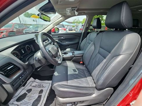 Used 2025 Nissan Rogue Platinum w/ Platinum Premium Package FWD image 21