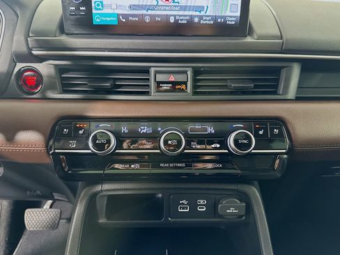 Certified 2024 Honda Pilot Elite image 16