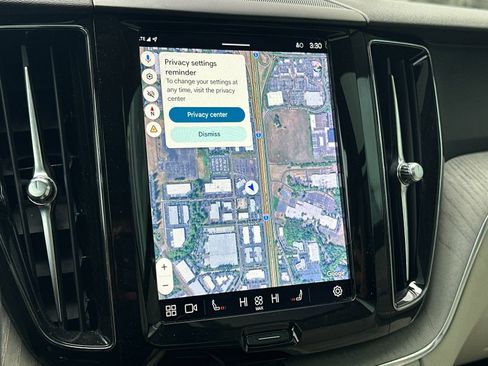 Used 2023 Volvo XC60 B5 Plus image 18