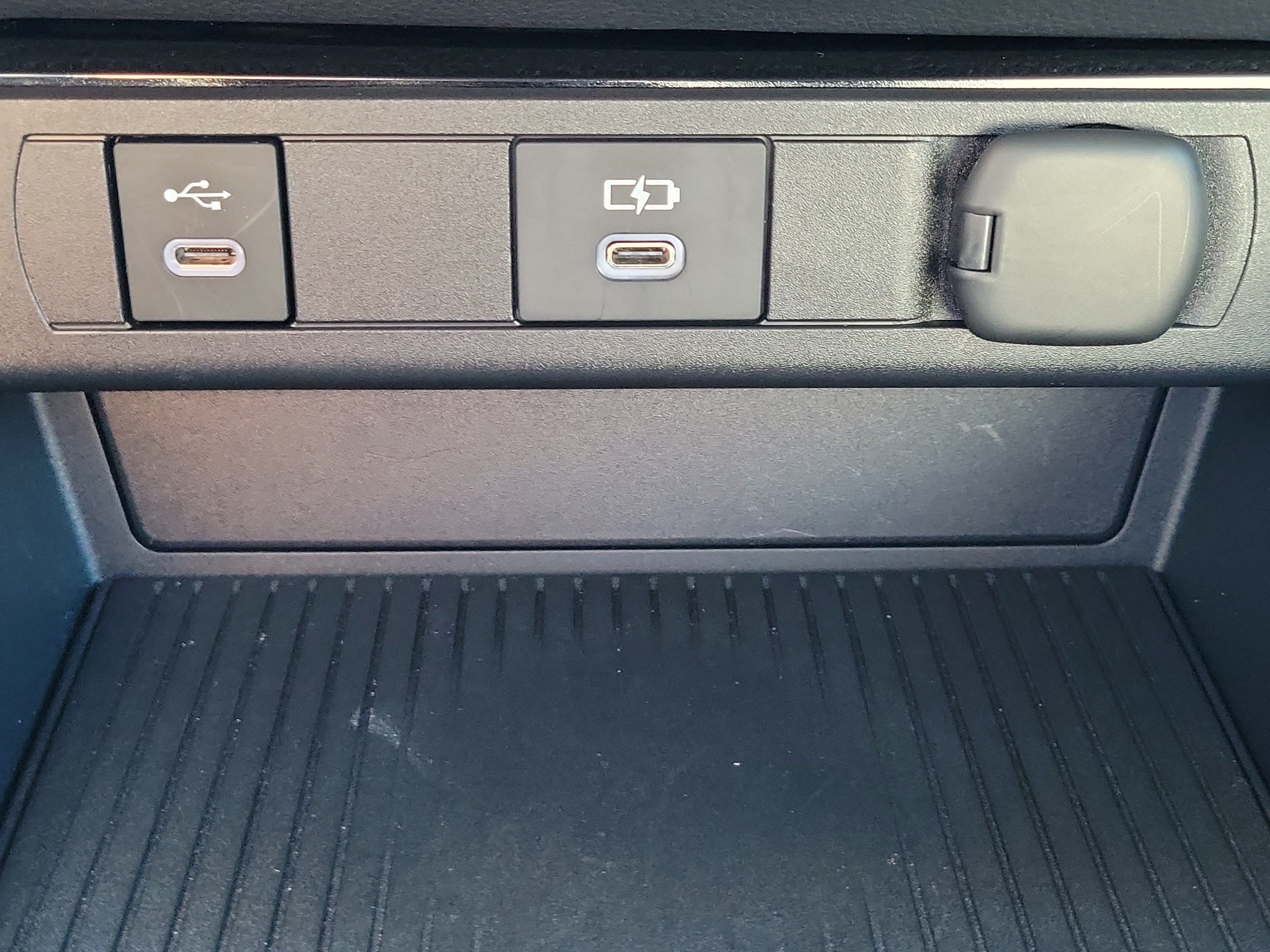 Used 2026 Toyota Prius Plug-In Hybrid FWD image 25