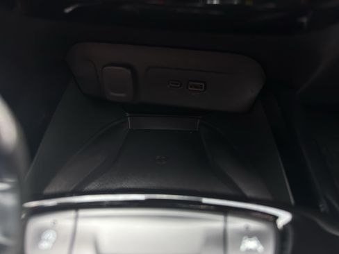 Certified 2025 Chevrolet Trax RS w/ Sunroof Package FWD image 20