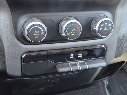 Used 2019 RAM 1500 Big Horn RWD image 15