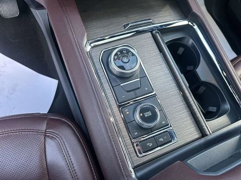 Used 2024 Ford Expedition Limited image 24