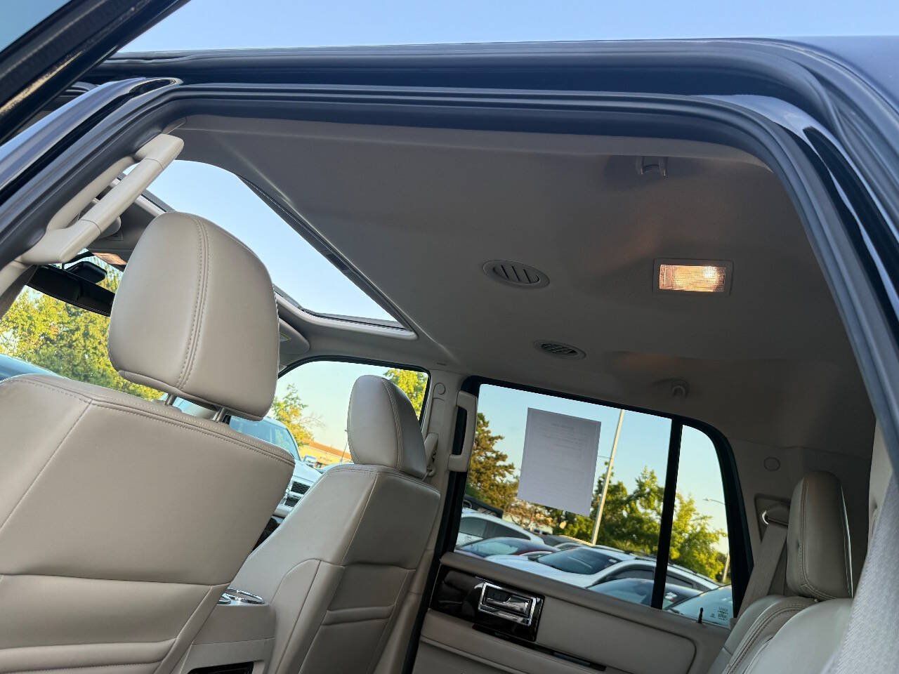Used 2016 Lincoln Navigator Select AWD/4WD image 23