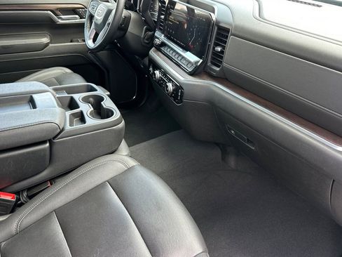 Used 2024 GMC Sierra 1500 SLT image 16
