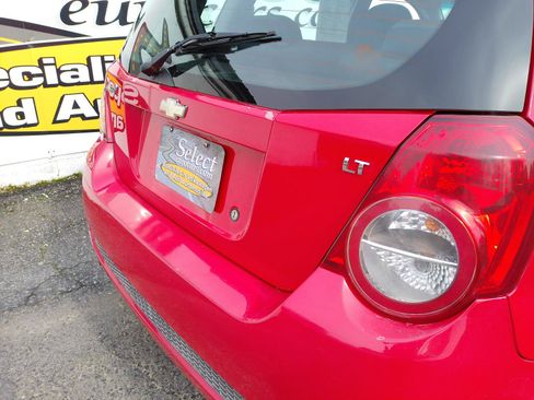 Used 2011 Chevrolet Aveo5 LT w/ Power and Convenience Package FWD image 4