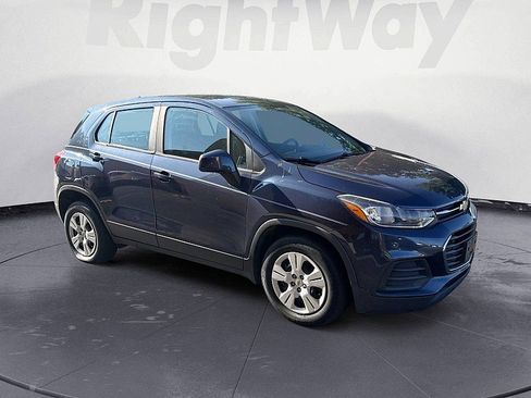 Used 2018 Chevrolet Trax LS w/ LPO, Cargo Package FWD image 7