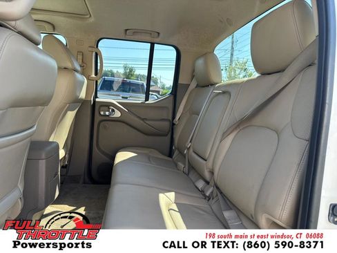 Used 2011 Nissan Frontier SL w/ Moonroof Pkg image 17