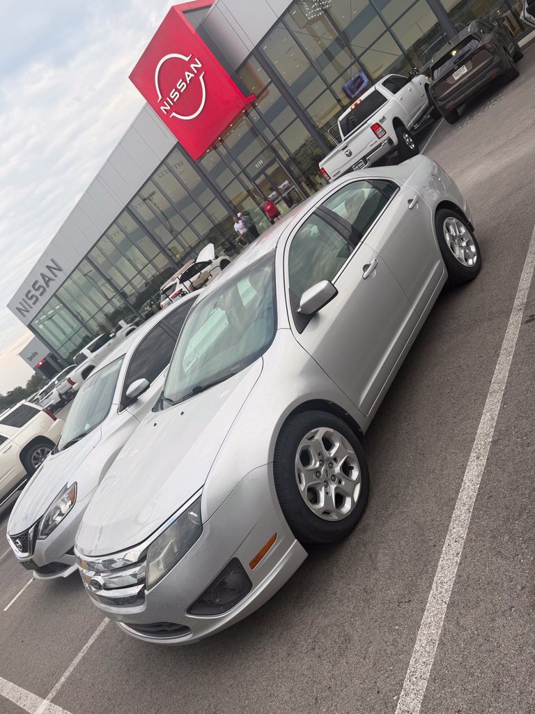 Used 2010 Ford Fusion SE FWD image 2