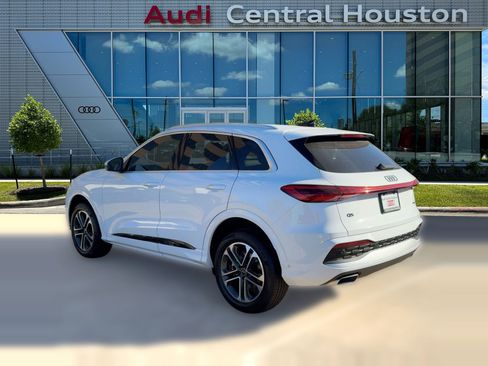 New 2025 Audi Q5 Premium w/ 19" Wheel Package image 3