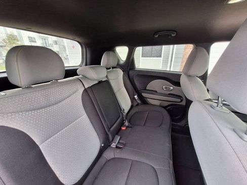 Used 2016 Kia Soul + FWD image 25