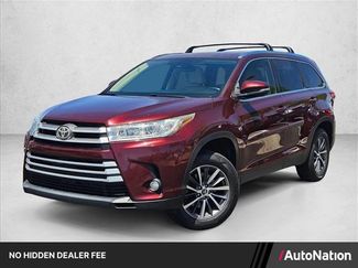 Used 2019 Toyota Highlander XLE FWD video 1