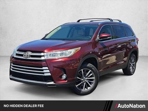 Used 2019 Toyota Highlander XLE FWD image 1